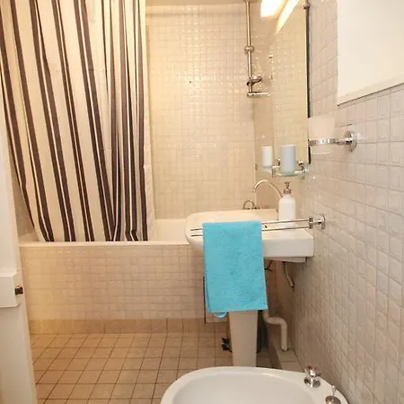 Saint-germain, Quai Voltaire Apartament